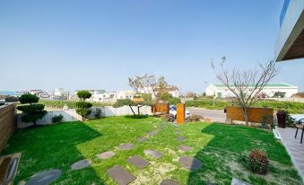 Jeju Dongmunbyeoljang Pension