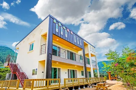 Sangju Songnisan Munjangdae Pension