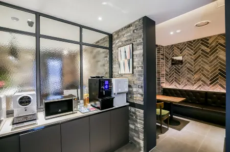 Cheongju Yellow Hotel Отели рядом с достопримечательностью «Dugguhbi Saengtae Munhwagwan»