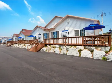 Wando Chung Hae Pension Отели рядом с достопримечательностью «Чхонсандо»