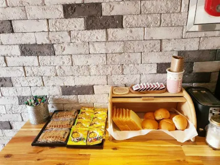 Busan Choeup Yuna Hotel Отели рядом с достопримечательностью «Сомён»