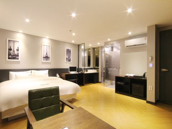 Hotel Smith