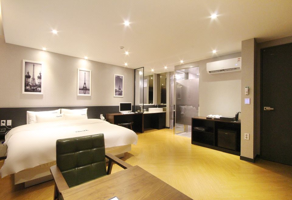 Hotel Smith - Housity