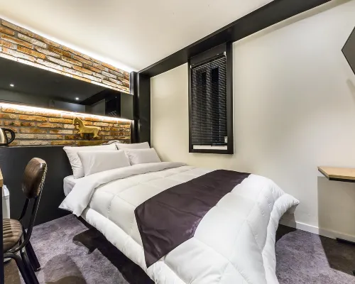Shinchon Hotel Ludi โรงแรมใกล้ชาร์มแอนด์ชาร์ม