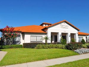 Wonderful 4 Bedroom House in High Grove with Its Own Swimming Pool