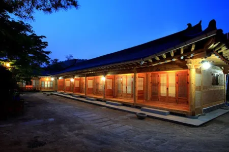 Yangju Sukyungdang Hanok Pension Отели в г. Янджу
