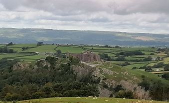 Black Mountain View Self Contained Guest Accommodation - Housity