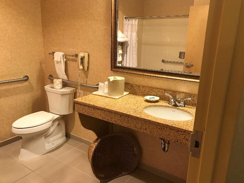 Best Western Plus Revere Inn & Suites