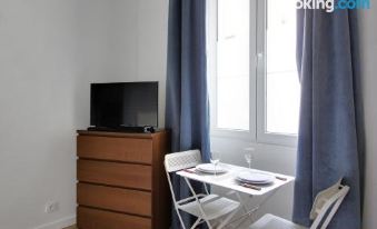 Pick a Flat's Apartment in Montmartre - Rue des Martyrs Studio