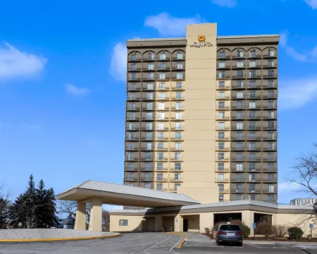 La Quinta Inn & Suites by Wyndham Minneapolis Bloomington W Hotels in Bloomington