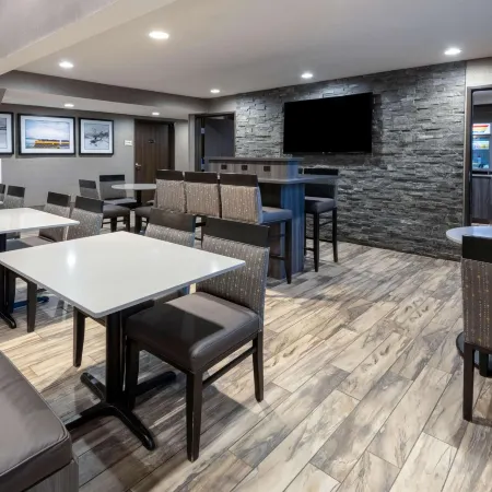 La Quinta Inn & Suites by Wyndham Anchorage Airport