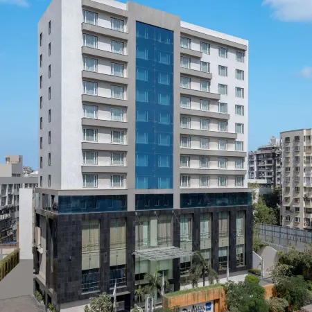 Radisson Blu Hotel Ahmedabad Отели рядом с достопримечательностью «Торговый центр Alpha One»