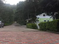 Kodai Elegance - parking
