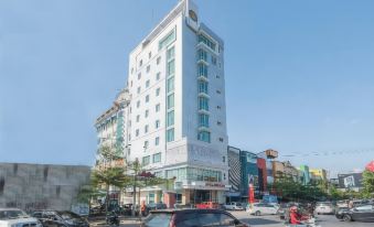1. Hotel De..