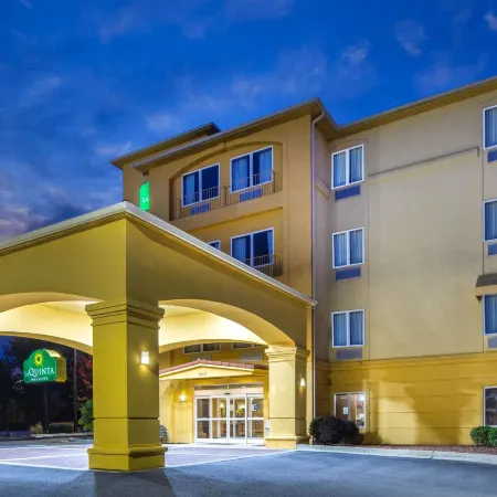 La Quinta Inn & Suites by Wyndham Atlanta-Union City