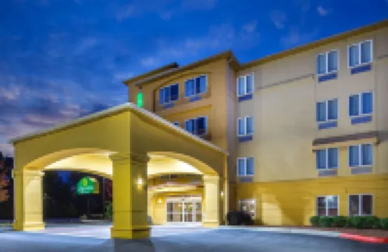 La Quinta Inn & Suites by Wyndham Atlanta-Union City