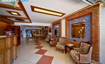 Hotel Azmakhan - Housity
