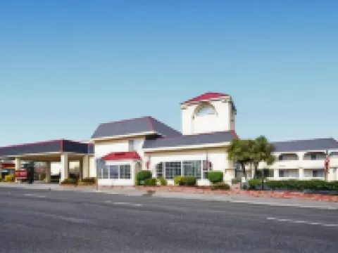 Clarion Hotel by Humboldt Bay Hotels in Eureka