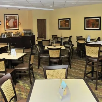 Comfort Inn & Suites Michigan City South Отели в г. Кулспринг Тауншип