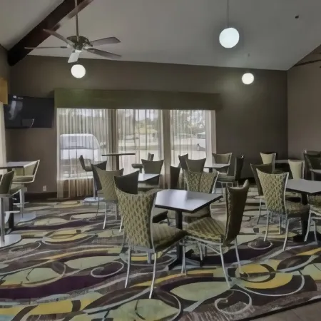 Super 8 by Wyndham Alexandria La