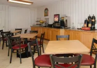 Econo Lodge Inn & Suites Riverside - Corona