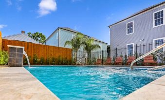 Brand New 4 Br w Pool by Hosteeva