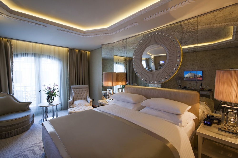 Wyndham Grand Istanbul Kalamış Marina Hotel