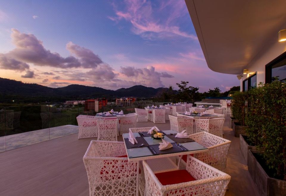 유토피아 나이한의 넓고 깨끗한 주방이 갖춰진 객실 내부 모습