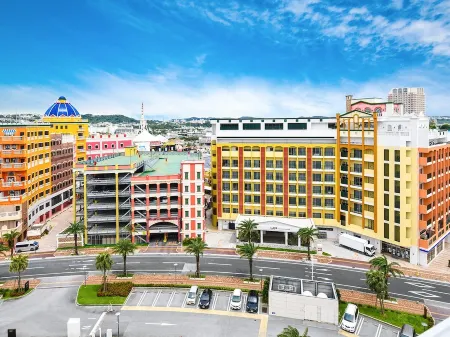 Lequ Okinawa Chatan Spa ＆ Resort Отели рядом с достопримечательностью «Американская деревня»