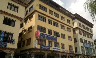 1. Hotel Sh..