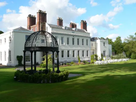 Haughton Hall Hotel & Leisure Club Отели в г. Шифнал