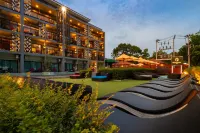 Maneetel Krabi Beachfront Hotellit kohteessa Ao Nang