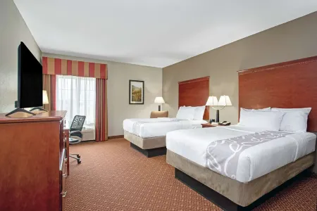 La Quinta Inn & Suites by Wyndham Fairfield TX Отели рядом с достопримечательностью «Фристон Медикал Сентер»