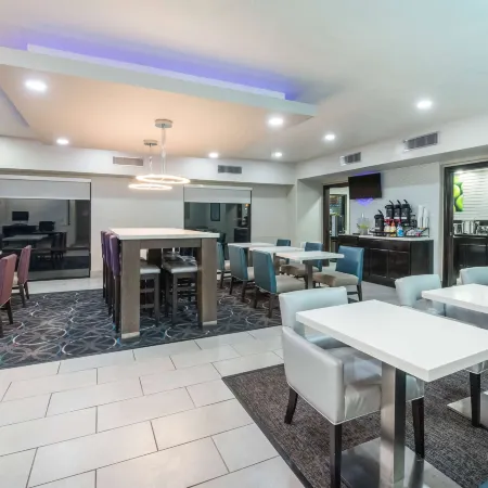 La Quinta Inn & Suites by Wyndham Fairborn Wright-Patterson