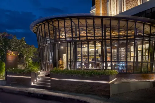 Jambuluwuk Oceano Seminyak Hotel