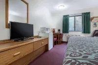 Econo Lodge Oacoma - parking