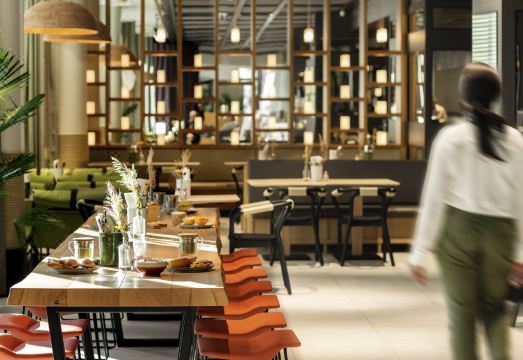 노보텔 파리 포르트 드 베르샤유 로비