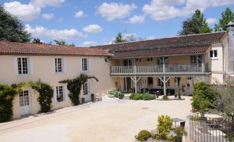 Logis Hôtel Restaurant l'Essille