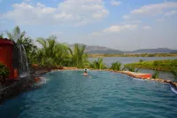 Fazlani Natures Nest - the Wellness Retreat - สระว่ายน้ำแบบอินฟินิตี้
