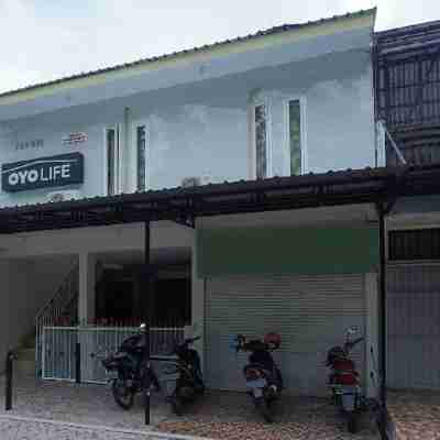 OYO Life 2498 Kost Putri Purimas 23 Others