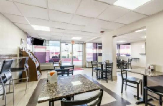 Econo Lodge Inn & Suites Near Bricktown