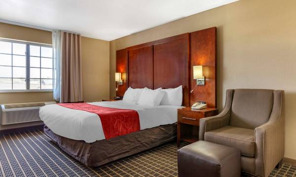 Comfort Suites Delavan - Lake Geneva Area