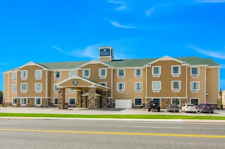 Cobblestone Hotel & Suites - Torrington