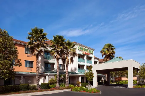 Courtyard Oakland Airport Hotels in San Leandro