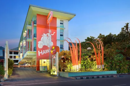 HARRIS Hotel & Residences Riverview Kuta - Bali