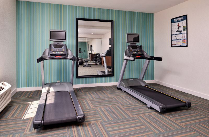 Holiday Inn Express & Suites North Kansas City by IHG photo 5