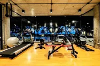 Maneetel Krabi Beachfront - salle de sport