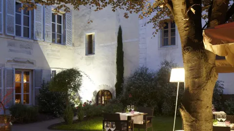 Maison Philippe le Bon Hôtel, Restaurant & Bar le 19 in ดีฌง