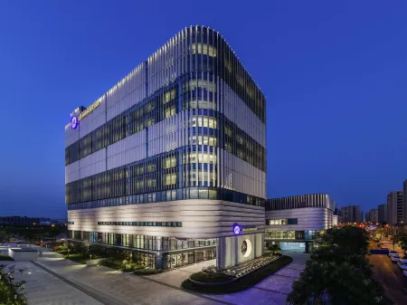 Grand Mercure Shanghai Lingang Отели рядом с достопримечательностью «Shanghai Technical Institute of Electronics & Information»