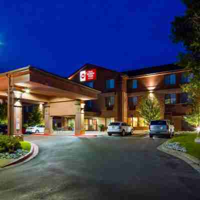 High Plains Hotel at Denver International Airport Hotel Exterior